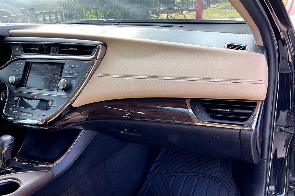 Used 2013 Toyota Avalon Limited w/ Technology Pkg FWD image 18