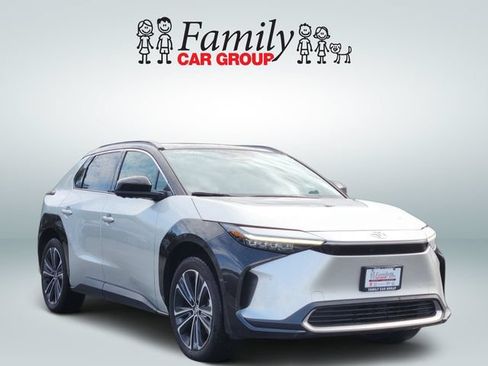 Used 2025 Toyota bZ4X AWD image 2