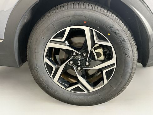 Used 2025 Kia Sportage LX FWD image 11