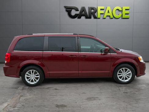 Used 2019 Dodge Grand Caravan SXT FWD image 14