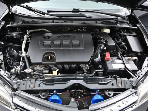 Used 2018 Toyota Corolla LE image 12