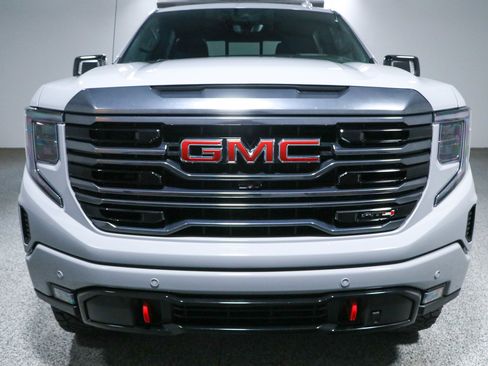 Used 2024 GMC Sierra 1500 AT4 w/ Technology Package AWD/4WD image 5