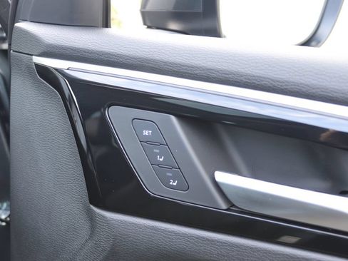 Used 2025 Mitsubishi Outlander 4WD Plug-In Hybrid image 23