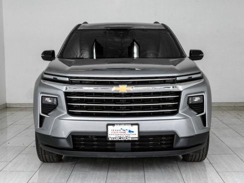 Used 2025 Chevrolet Traverse LT w/ LPO, Floor Liner Package FWD image 3