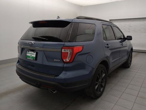 Used 2018 Ford Explorer XLT w/ Equipment Group 202A image 9