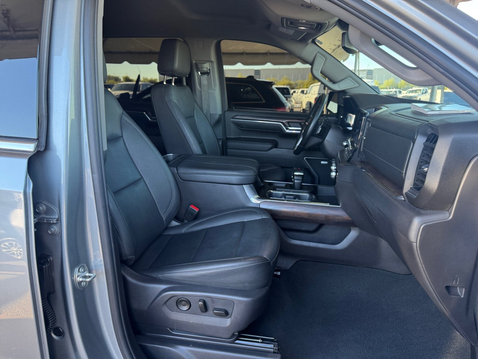 Used 2024 GMC Sierra 1500 SLT w/ SLT Premium Plus Package AWD/4WD image 29