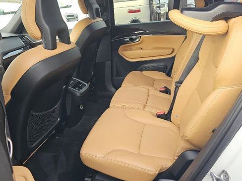 Used 2018 Volvo XC90 T6 Momentum w/ Convenience Package image 11