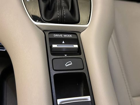 Certified 2025 Honda HR-V EX-L image 29