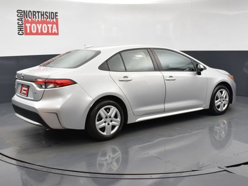 Used 2022 Toyota Corolla LE FWD image 4