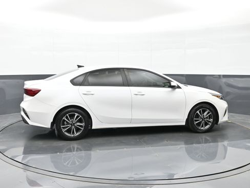 Used 2023 Kia Forte LXS w/ LXS Technology Package FWD image 5