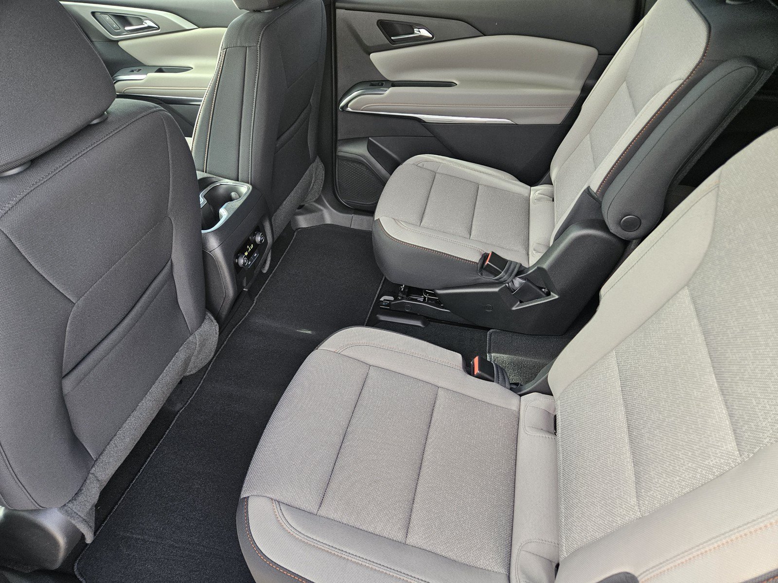 New 2027 Chevrolet Traverse LT w/ Midnight/Sport Edition FWD image 19
