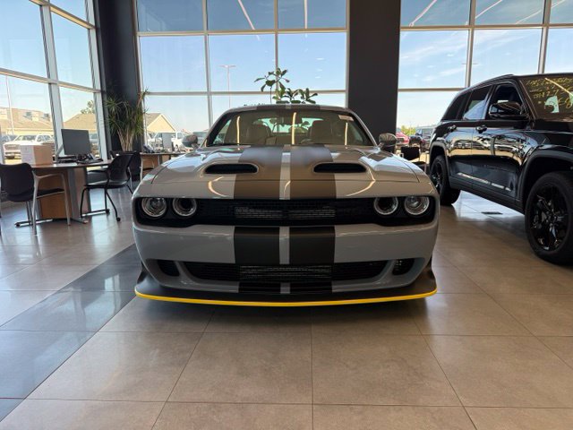 Used 2022 Dodge Challenger SRT Hellcat RWD image 3