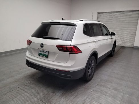 Used 2023 Volkswagen Tiguan SE w/ Panoramic Sunroof Package FWD image 9