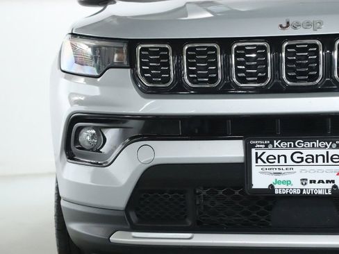 Used 2025 Jeep Compass Limited AWD/4WD image 6
