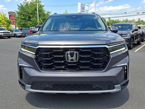 Certified 2023 Honda Pilot Touring image 3