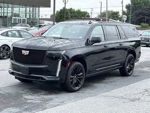 Used 2022 Cadillac Escalade ESV Sport w/ Touring Package AWD/4WD image 28