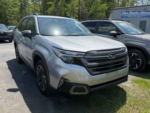Used 2025 Subaru Forester Limited w/ Popular Package AWD/4WD image 2