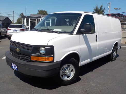 Used 2016 Chevrolet Express 2500 RWD image 3