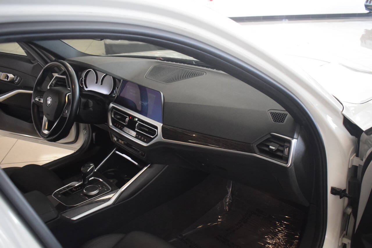 Used 2019 BMW 330i Sedan w/ Driving Assistance Package RWD image 38