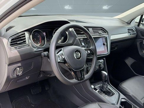Used 2021 Volkswagen Tiguan SE FWD image 4