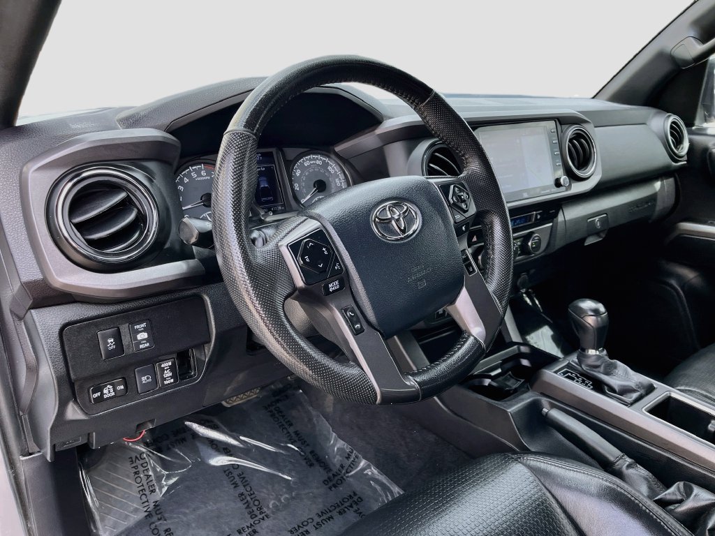 Used 2020 Toyota Tacoma TRD Sport w/ TRD Premium Sport Package AWD/4WD image 9