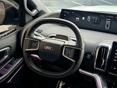 Used 2025 Ford Expedition Max Platinum w/ Stealth Appearance Package image 31