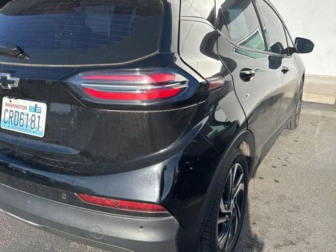 Used 2022 Chevrolet Bolt LT w/ Infotainment Package FWD image 4