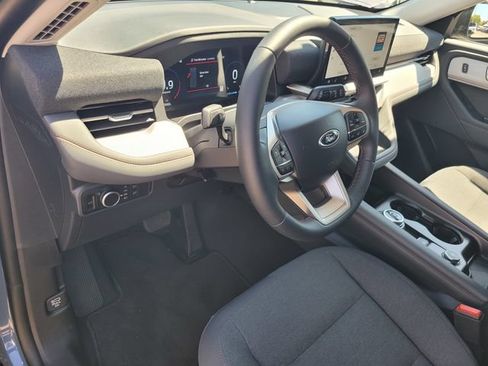 Used 2026 Ford Explorer Active AWD/4WD image 9
