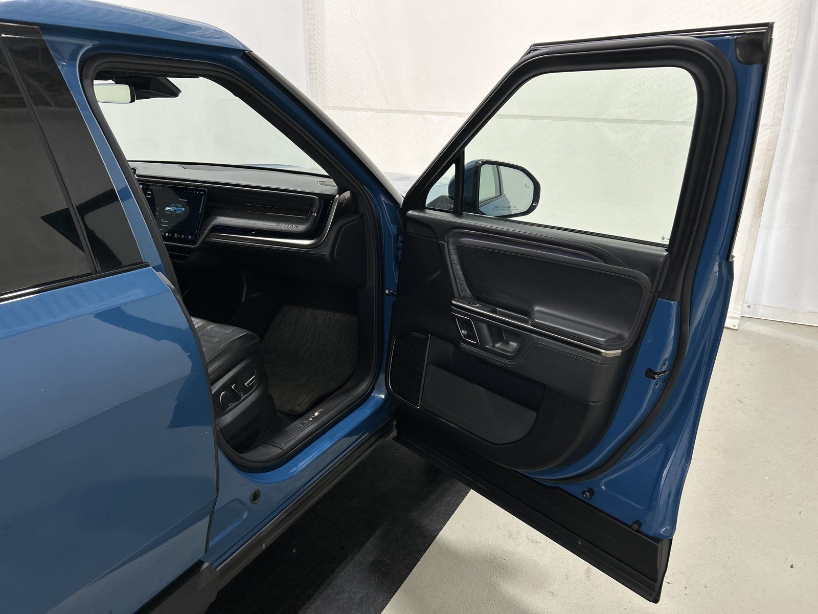 Used 2022 Rivian R1T Adventure AWD/4WD image 18