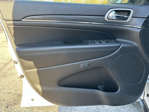Used 2019 Jeep Grand Cherokee Limited image 25