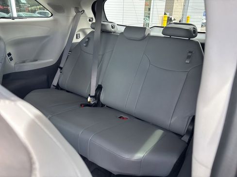 Used 2023 Toyota Sienna Limited AWD/4WD image 15