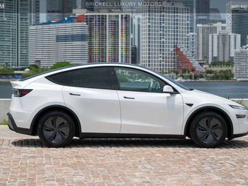 Used 2026 Tesla Model Y Long Range AWD/4WD image 11
