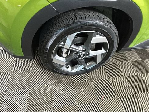Certified 2023 Hyundai Venue SEL FWD image 11