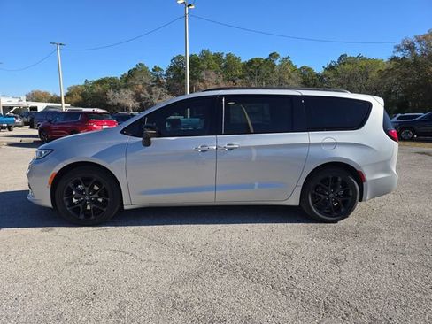 New 2026 Chrysler Pacifica Select w/ S Appearance Package FWD image 6