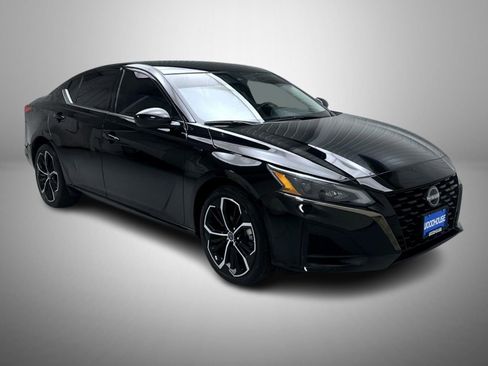 Used 2024 Nissan Altima 2.5 SR AWD/4WD image 3