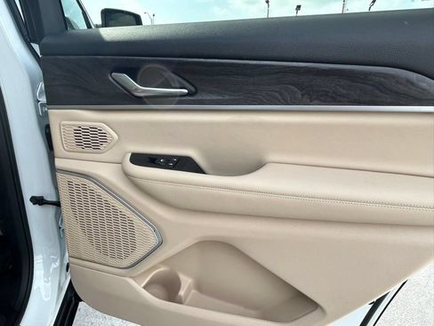 Certified 2022 Jeep Grand Cherokee L Limited RWD image 34