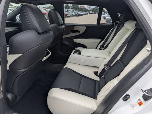Used 2024 Lexus LS 500 F Sport AWD/4WD image 31