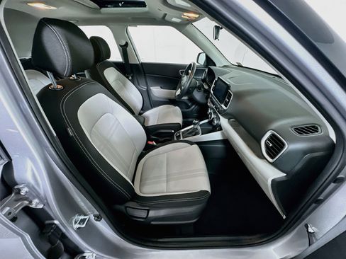 Used 2025 Hyundai Venue SEL FWD image 31