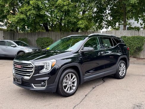 Used 2022 GMC Terrain SLT w/ Infotainment Package II AWD/4WD image 2