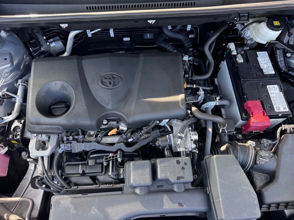 Used 2024 Toyota RAV4 XLE FWD image 32