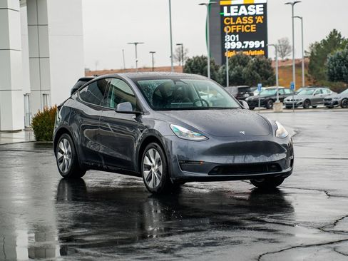 Used 2023 Tesla Model Y Long Range image 3