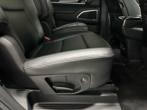 Used 2025 Kia Telluride S image 50