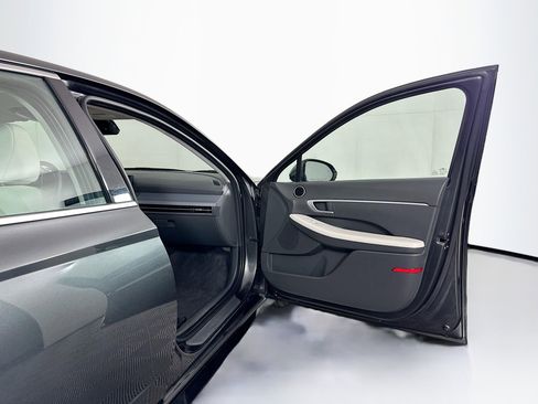 Used 2025 Hyundai Sonata SEL FWD image 31
