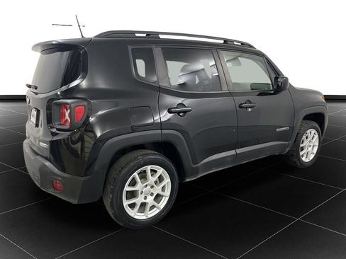 Used 2019 Jeep Renegade Latitude w/ Cold Weather Group image 5