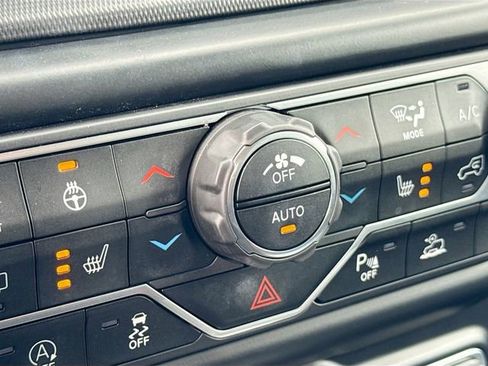 Used 2022 Jeep Wrangler Unlimited Sahara image 22