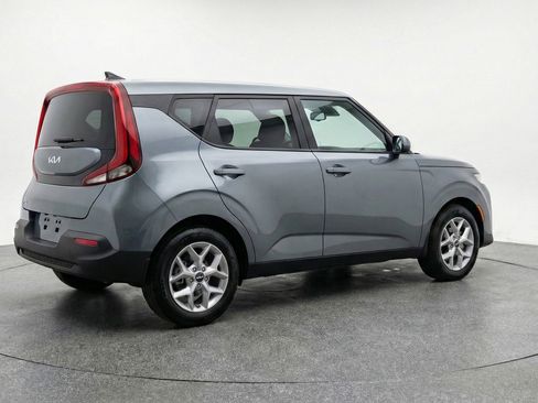 Used 2025 Kia Soul LX w/ LX Technology Package FWD image 9