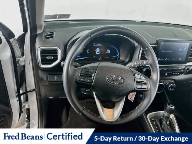 Used 2023 Hyundai Venue SEL FWD image 21