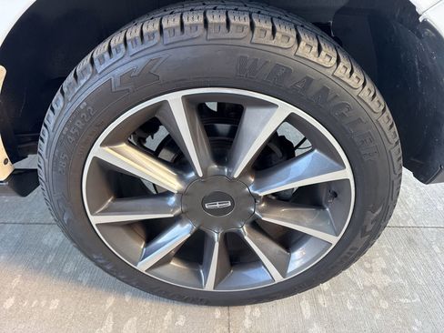 Used 2016 Lincoln Navigator Reserve image 15