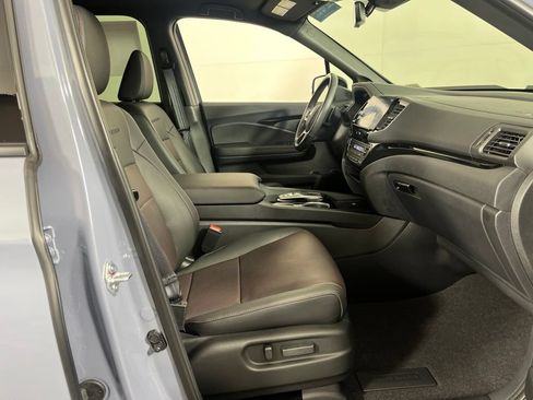 Certified 2025 Honda Ridgeline Black Edition image 5
