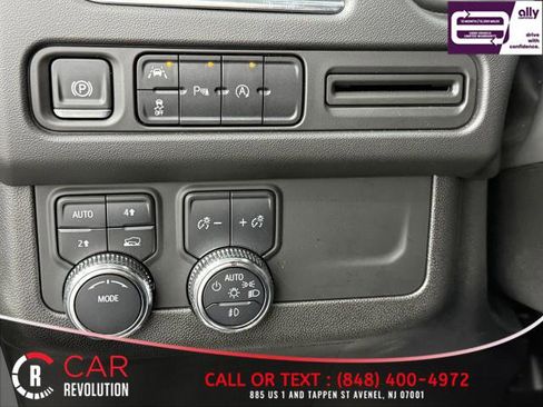 Used 2024 GMC Yukon XL SLT image 33